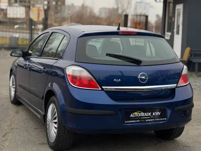 Opel Astra - фото 4
