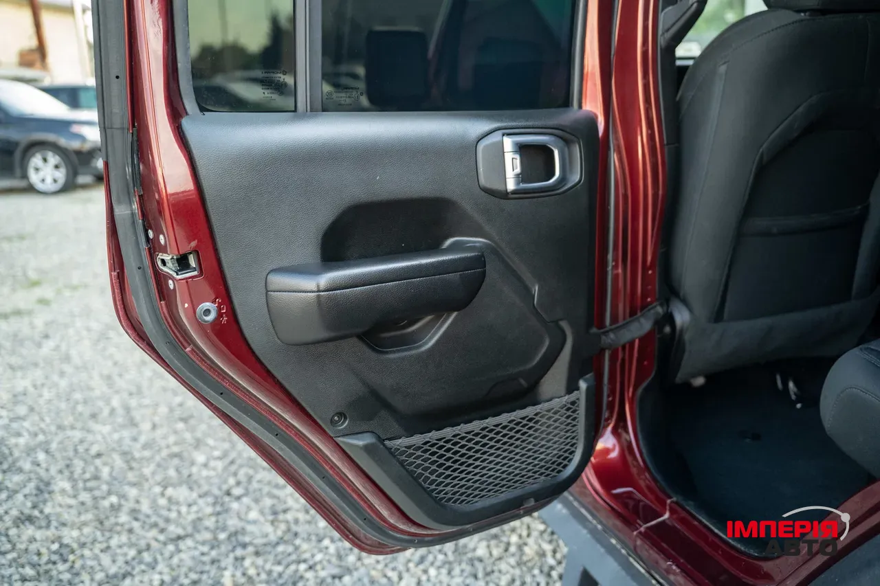 Jeep Wrangler - фото 38