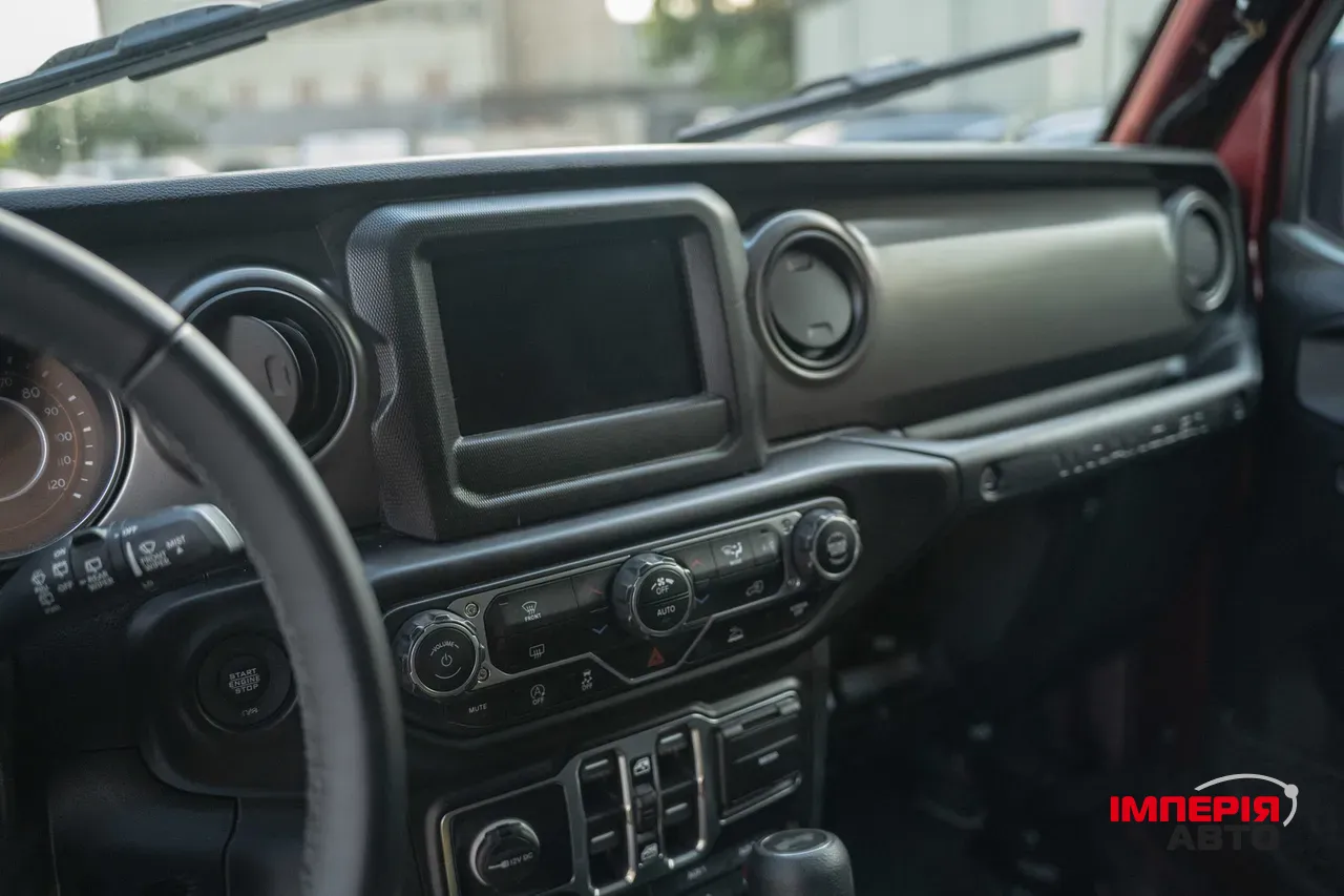 Jeep Wrangler - фото 26