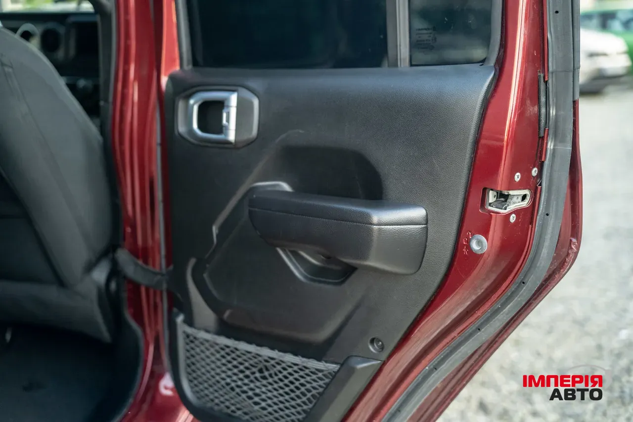 Jeep Wrangler - фото 39