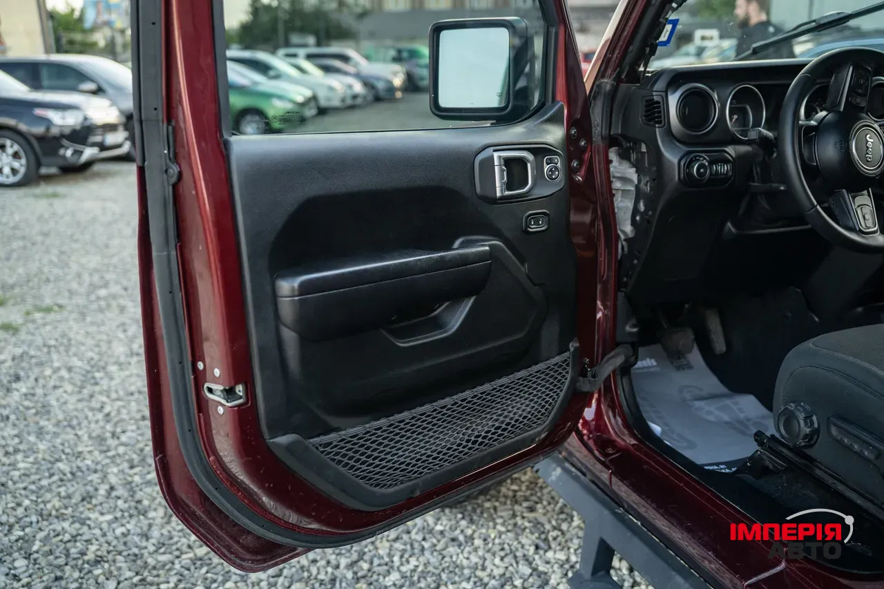 Jeep Wrangler - фото 36