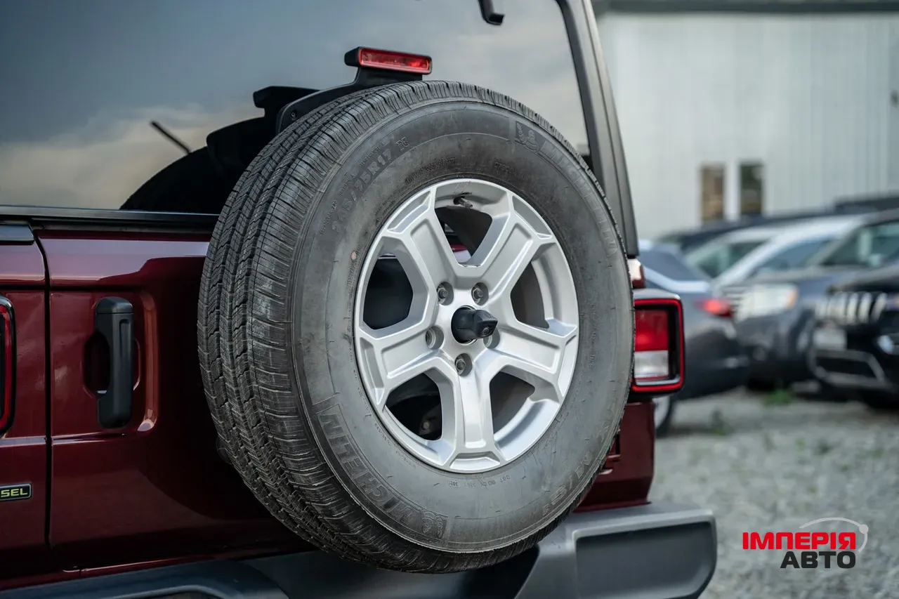 Jeep Wrangler - фото 8