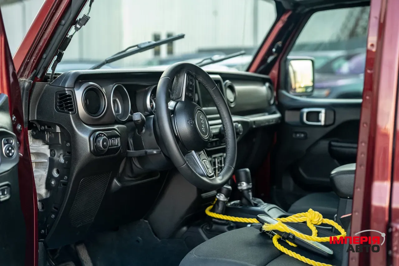 Jeep Wrangler - фото 22