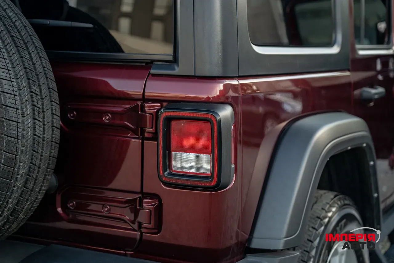 Jeep Wrangler - фото 10