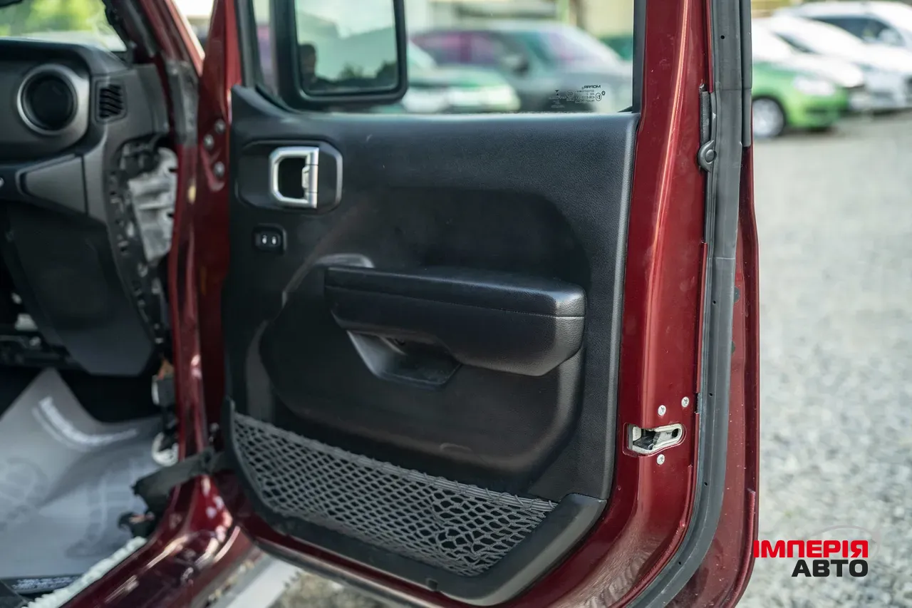 Jeep Wrangler - фото 37