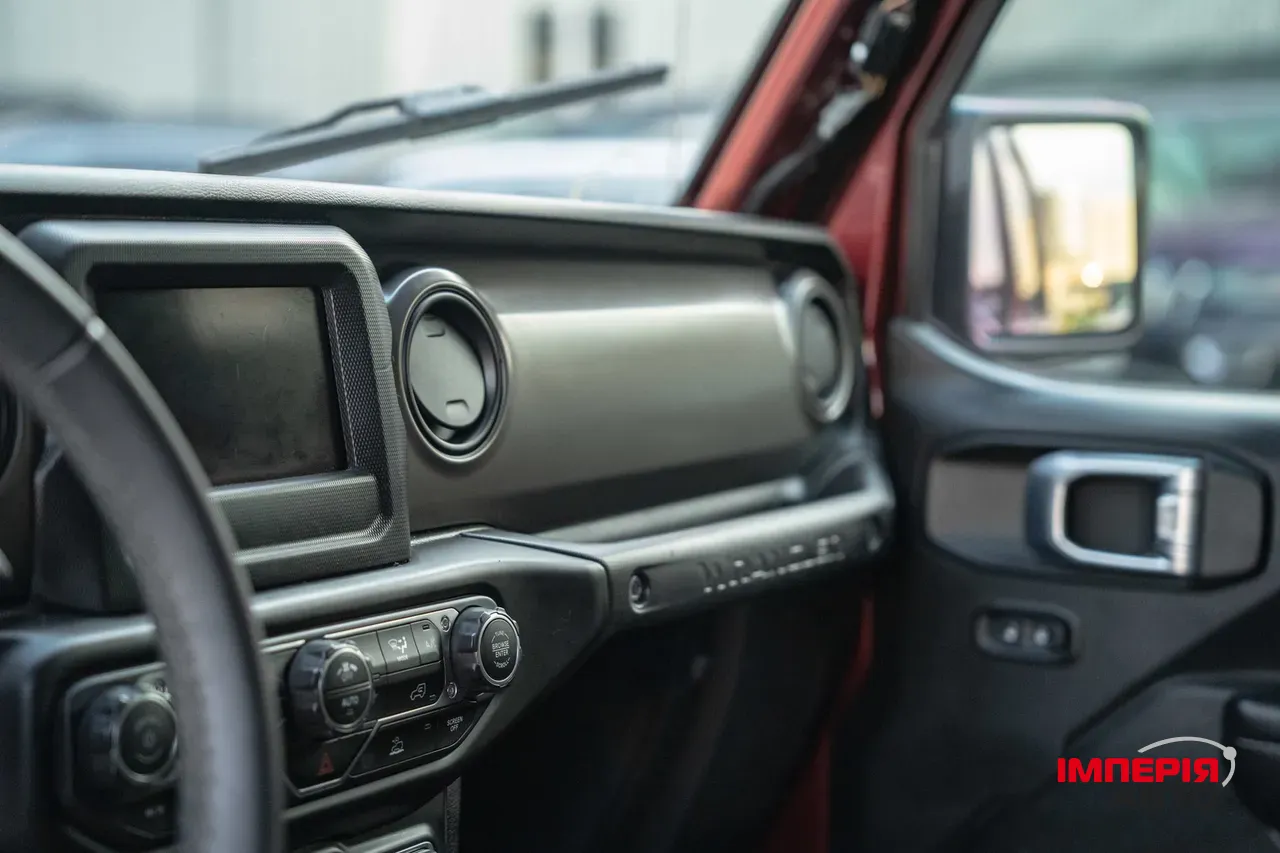 Jeep Wrangler - фото 27