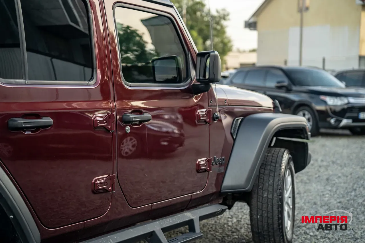 Jeep Wrangler - фото 14