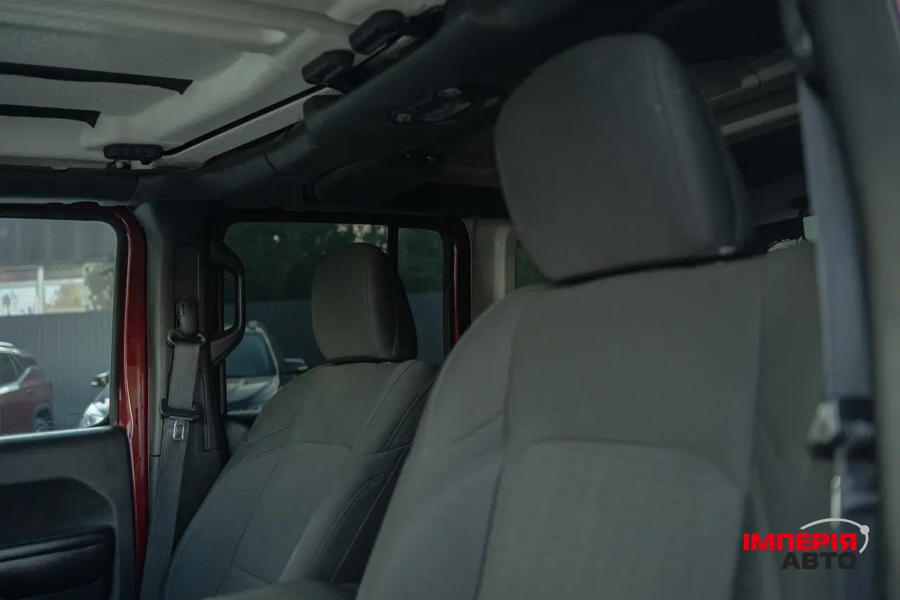 Jeep Wrangler - фото 29