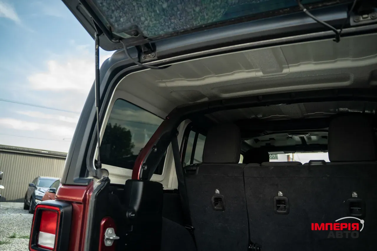 Jeep Wrangler - фото 32