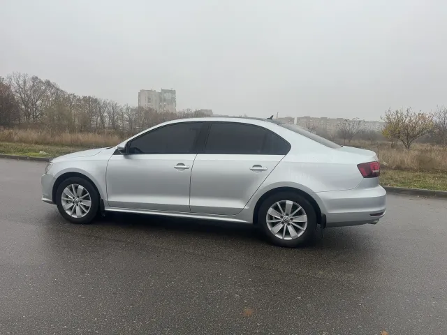 Volkswagen Jetta - фото 4