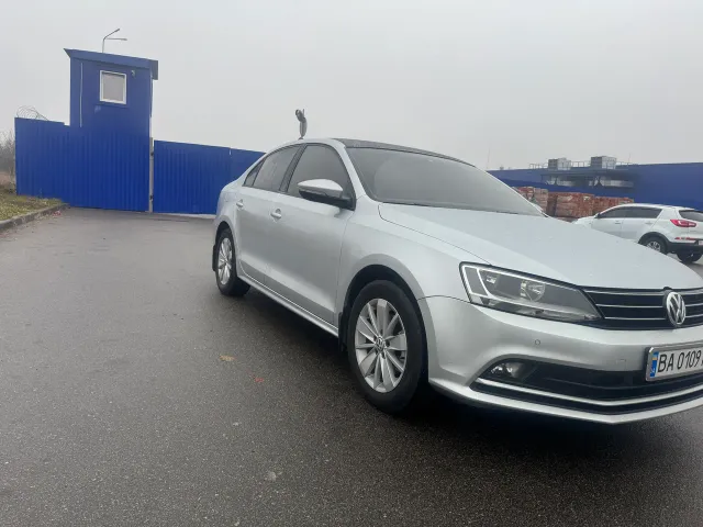Volkswagen Jetta - фото 2