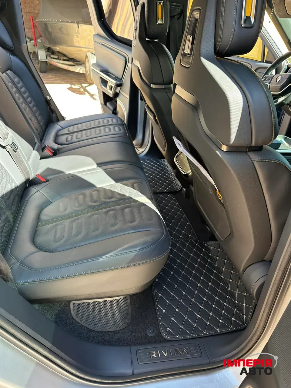 Rivian R1T - фото 1