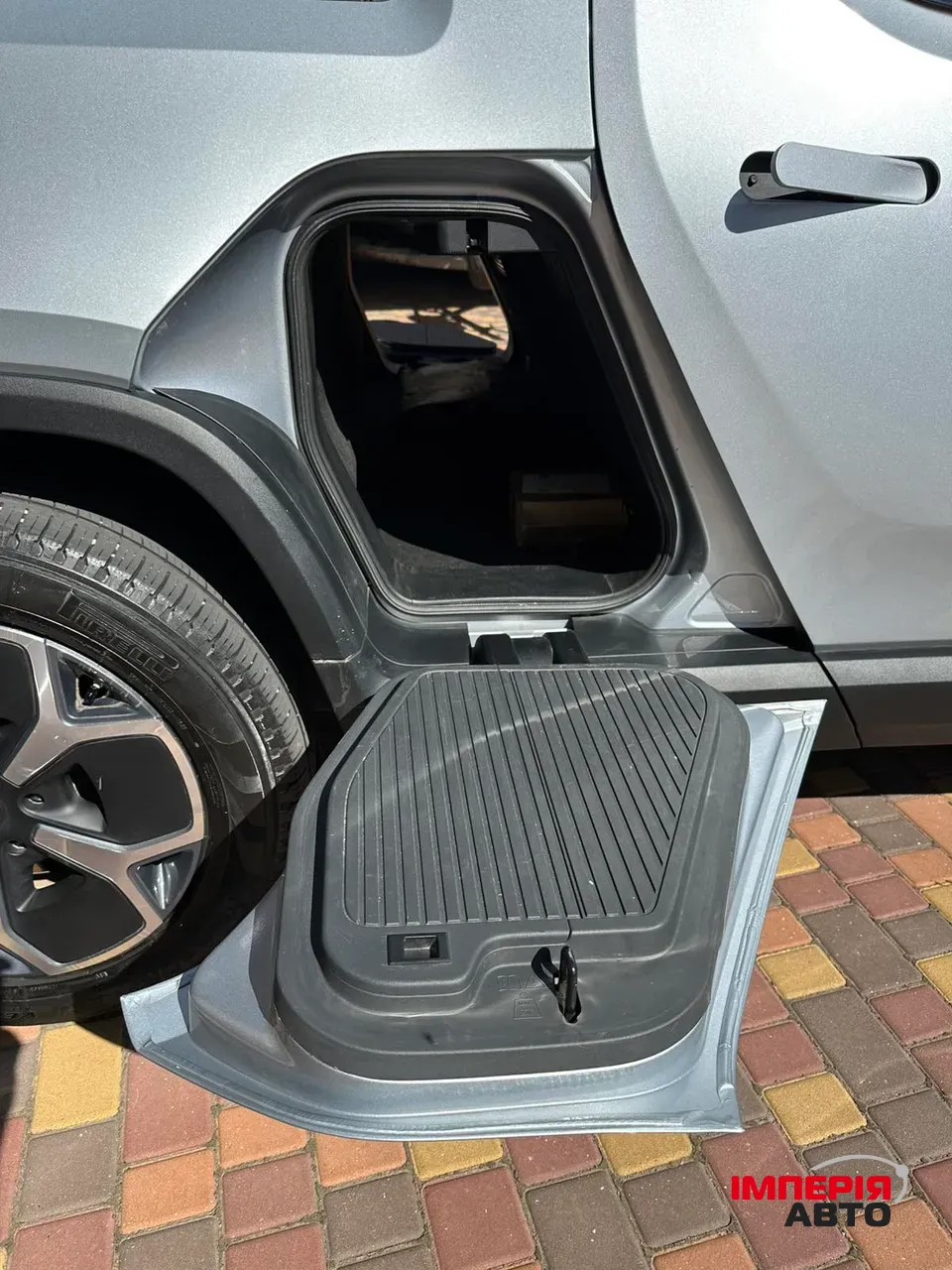 Rivian R1T - фото 8