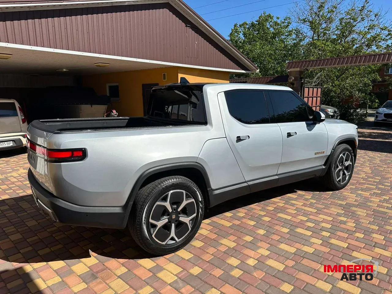 Rivian R1T - фото 11