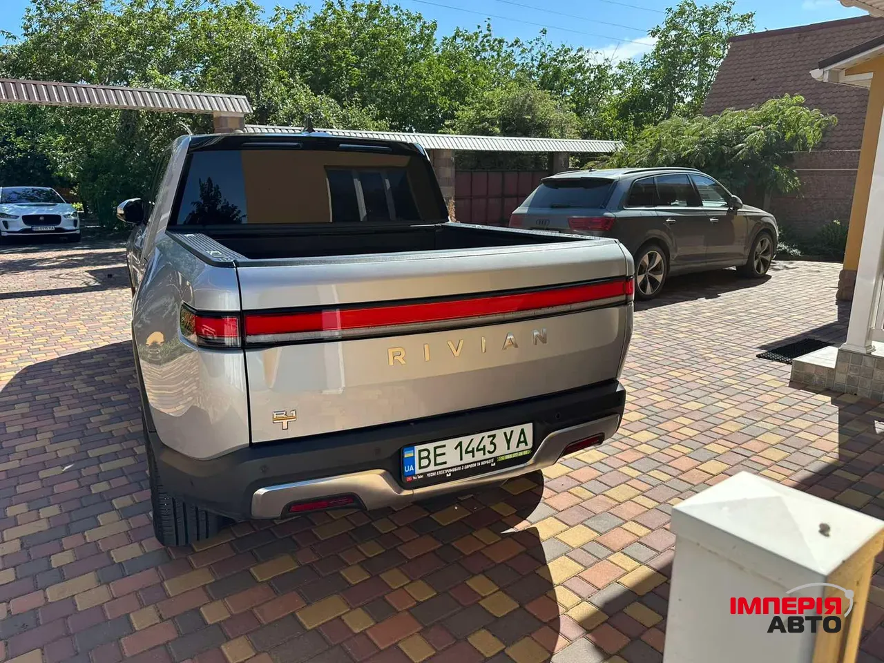 Rivian R1T - фото 12