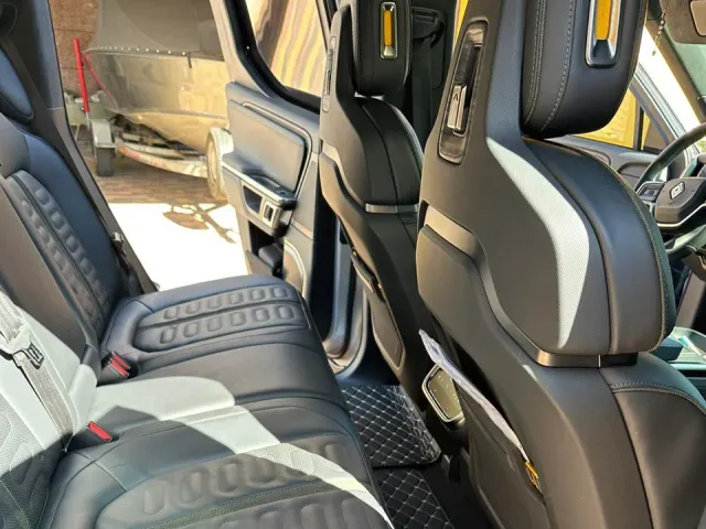 Rivian R1T - фото 1