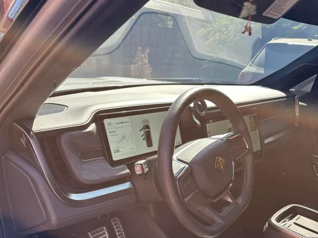 Rivian R1T - фото 3