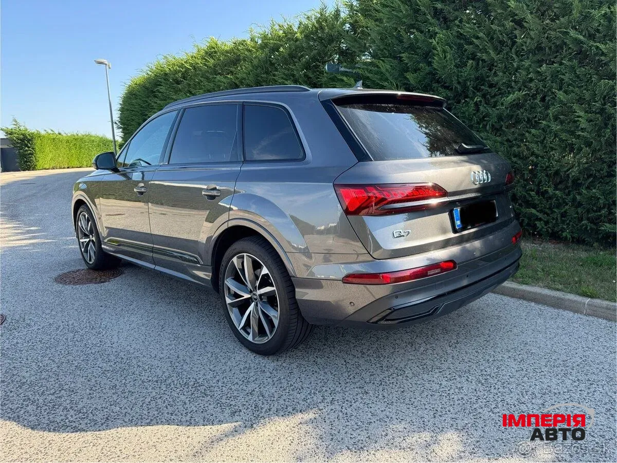 Audi Q7 - фото 3