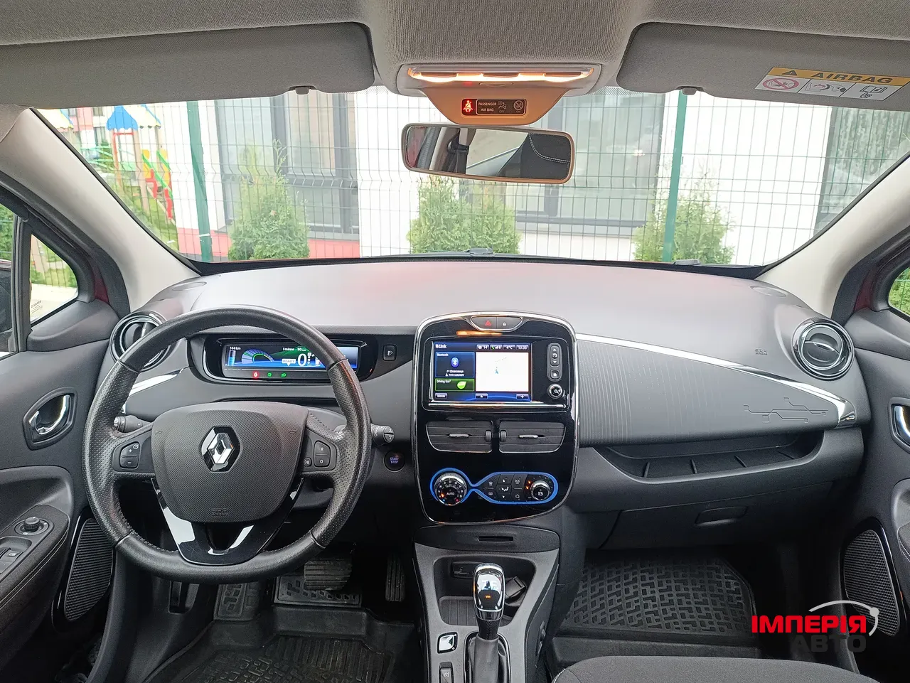 Renault ZOE - фото 12