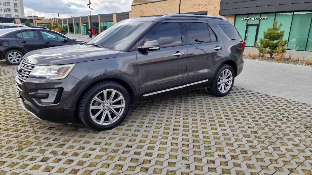 Ford Explorer - зображення 1