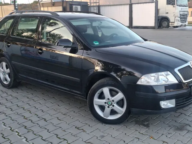 Skoda Octavia - фото 3