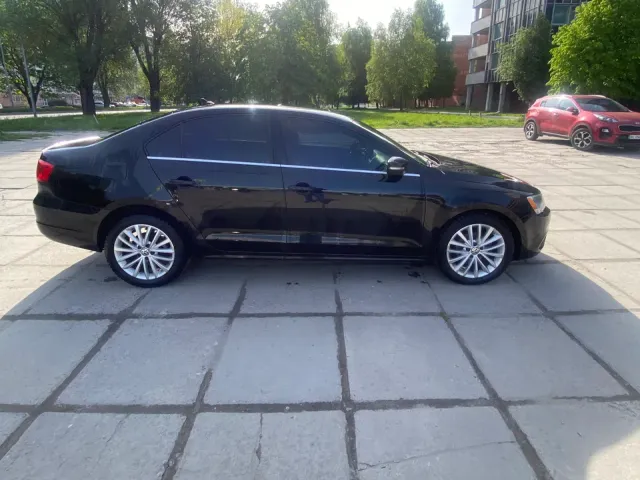 Volkswagen Jetta - фото 1
