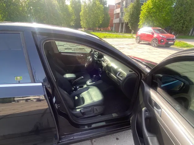 Volkswagen Jetta - фото 2