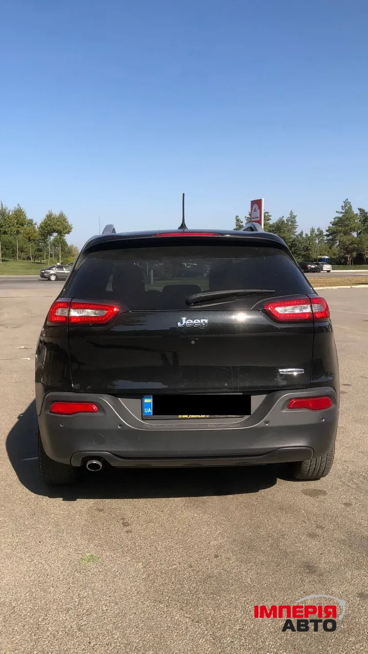 Jeep Cherokee - фото 2