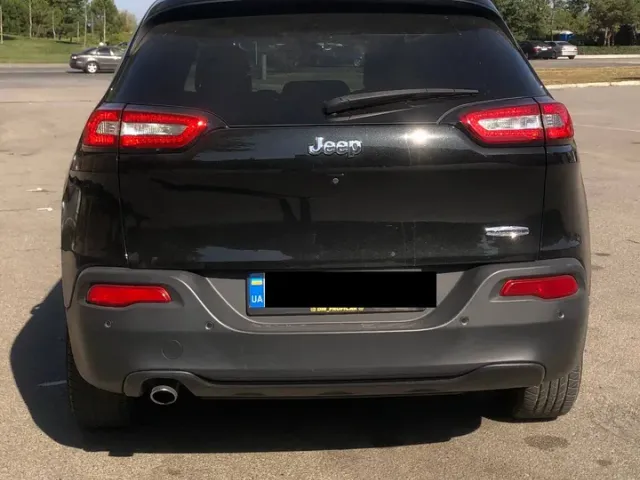 Jeep Cherokee - фото 2