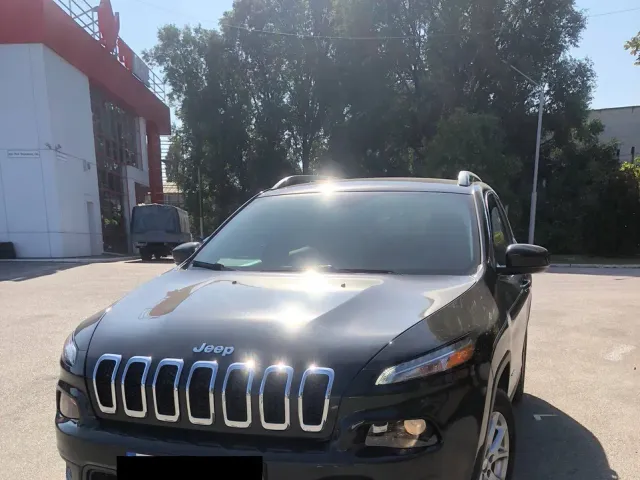 Jeep Cherokee - фото 1