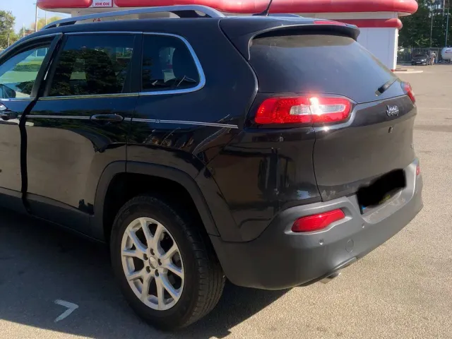 Jeep Cherokee - фото 4