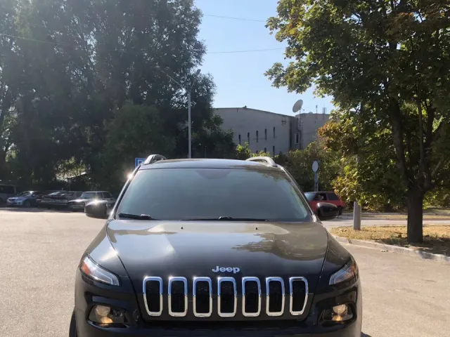 Jeep Cherokee - фото 3