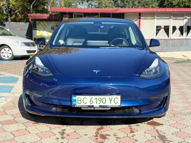 Tesla Model 3 - фото 1