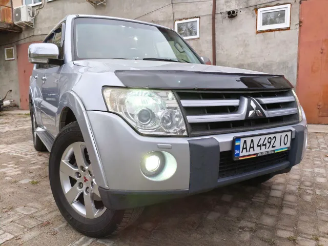 Mitsubishi Pajero - фото 1