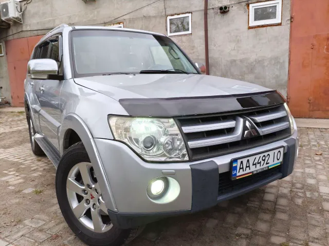 Mitsubishi Pajero - фото 4