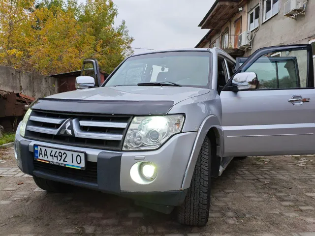 Mitsubishi Pajero - фото 3