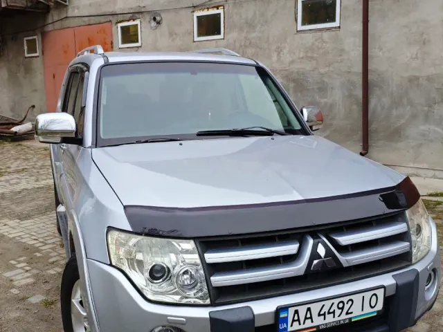 Mitsubishi Pajero - фото 5
