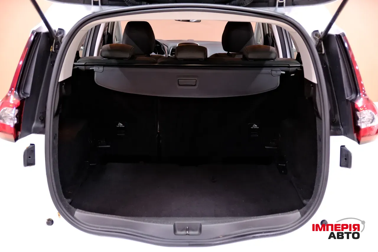 Renault Scenic - фото 9
