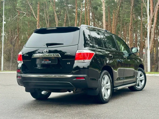 Toyota Highlander - фото 2