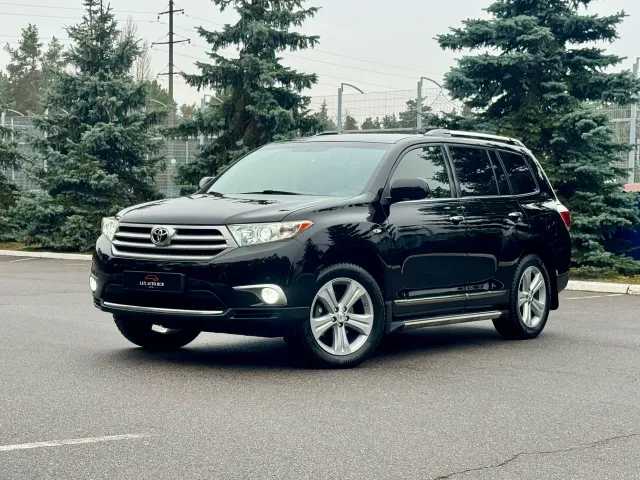 Toyota Highlander - фото 1