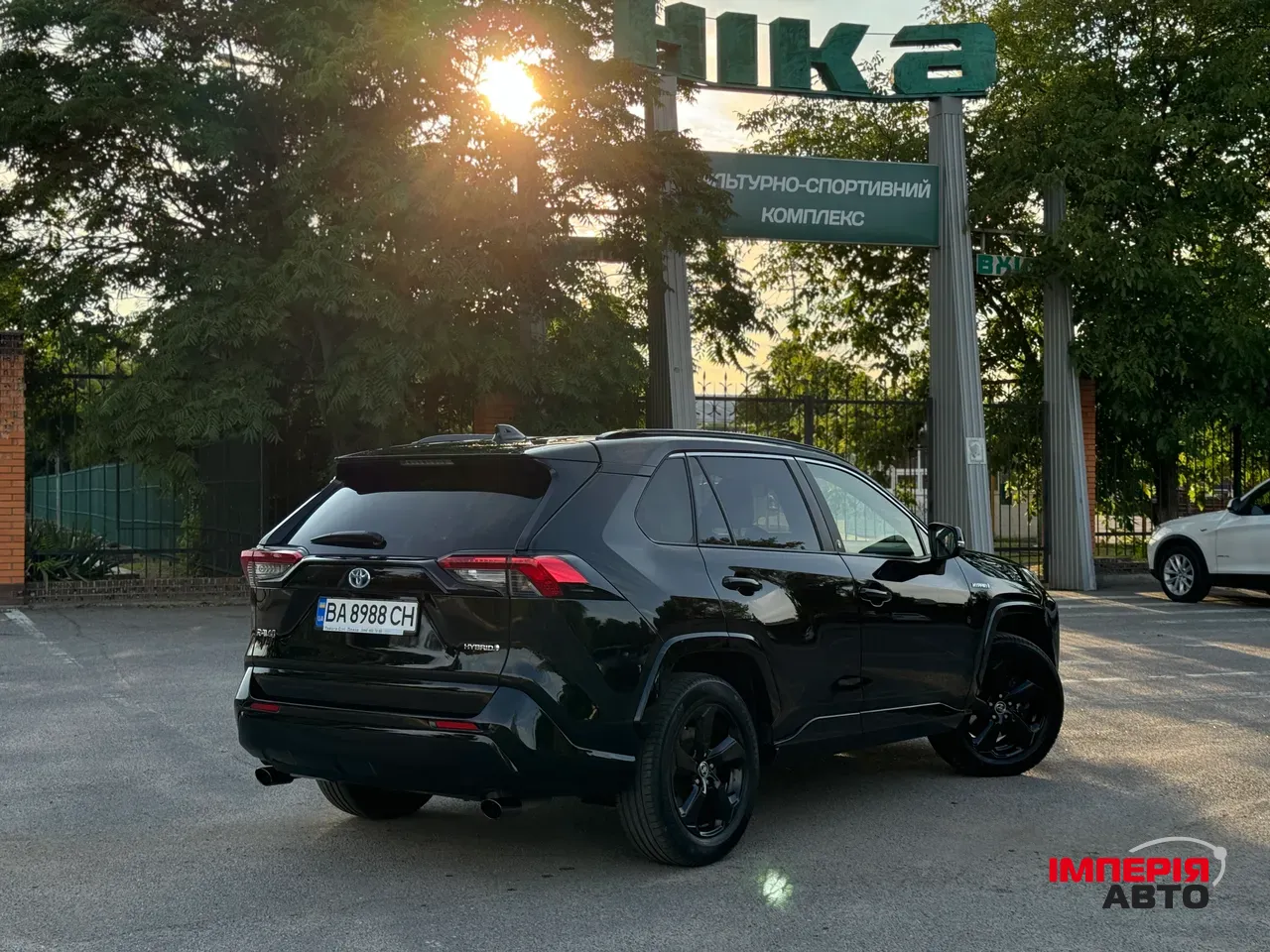Toyota RAV4 - фото 4
