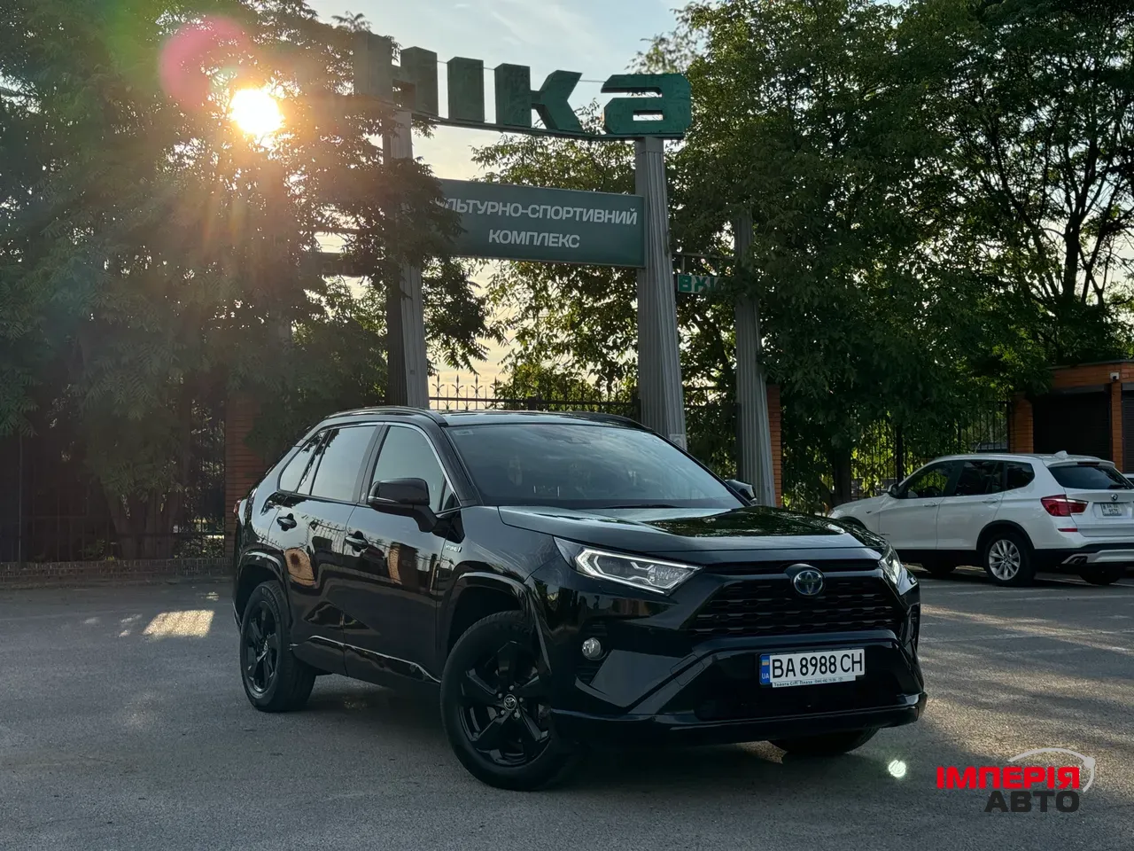 Toyota RAV4 - фото 1