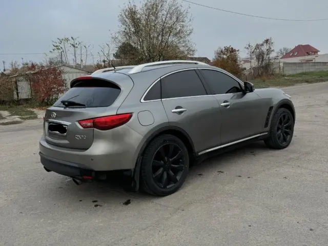 Infiniti QX70 - фото 5