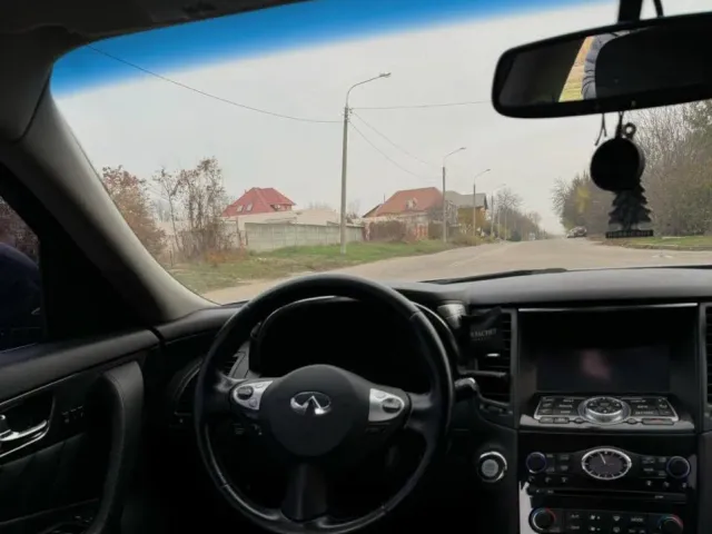 Infiniti QX70 - фото 4