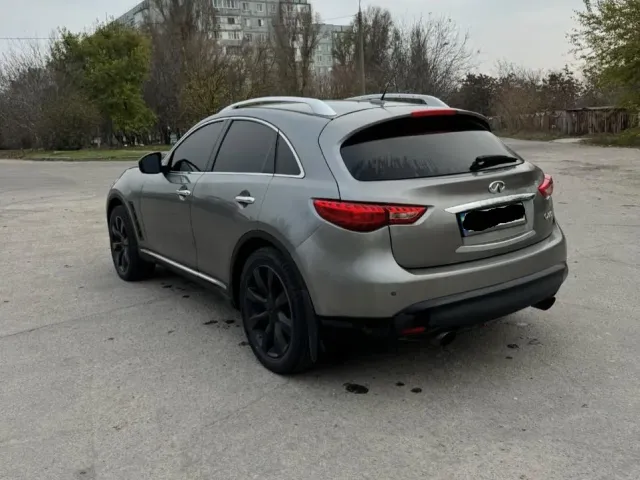Infiniti QX70 - фото 2