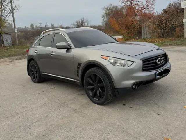 Infiniti QX70 - фото 3