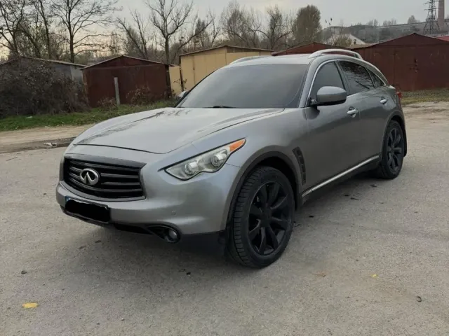 Infiniti QX70 - фото 1