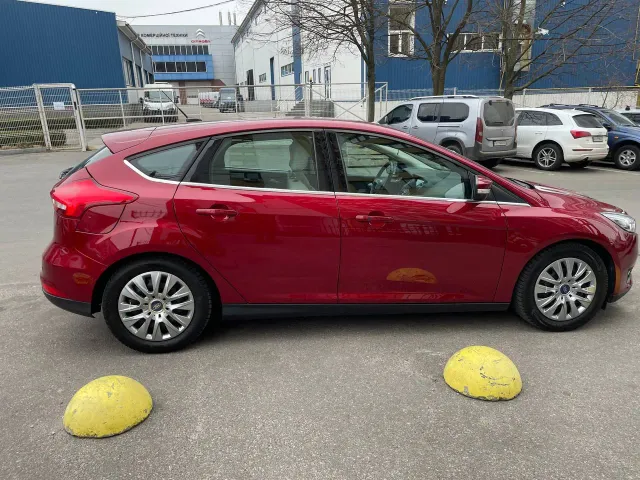 Ford Focus - фото 5