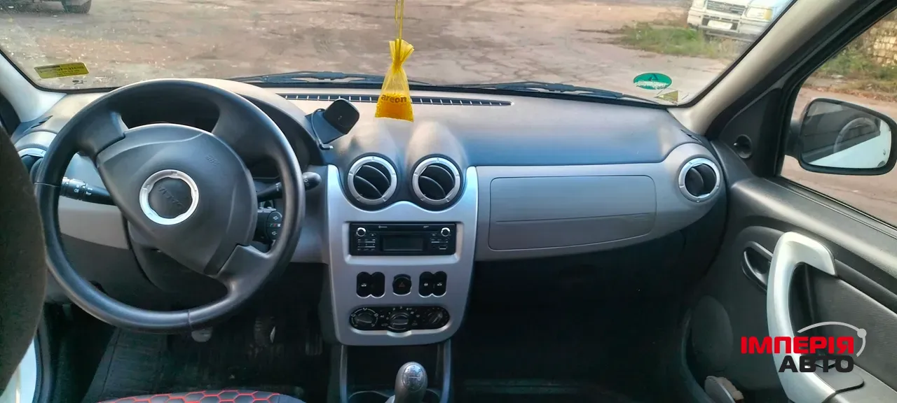 Dacia Logan - фото 8