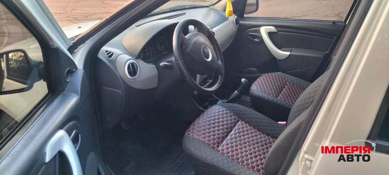 Dacia Logan - фото 7